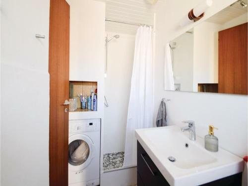 Three-bedroom Holiday Home In Juelsminde