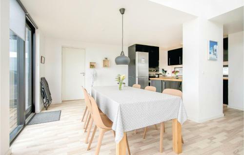 Three-bedroom Holiday Home In Lokken