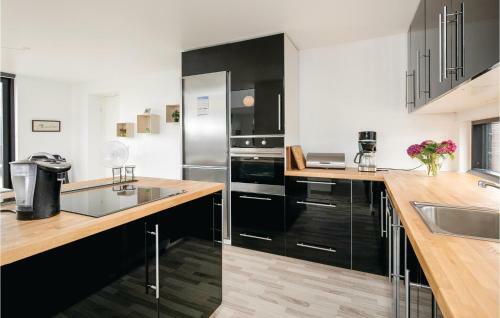 Three-bedroom Holiday Home In Lokken