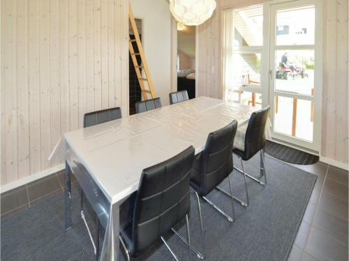 Three-bedroom Holiday Home In Lokken