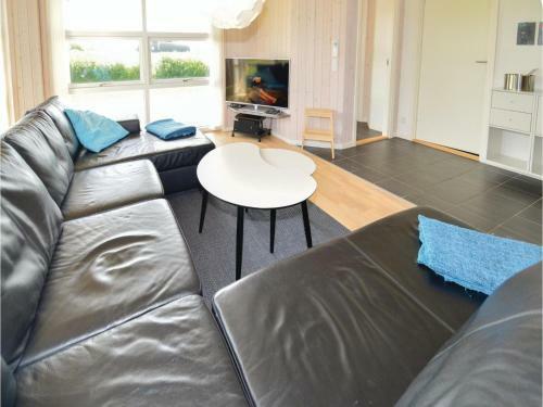Three-bedroom Holiday Home In Lokken