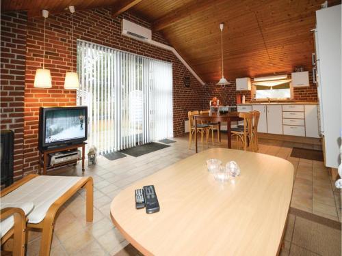 Three-bedroom Holiday Home In Rodby