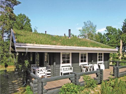 Three-bedroom Holiday Home In Ronne
