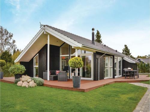 Three-bedroom Holiday Home In Skibby