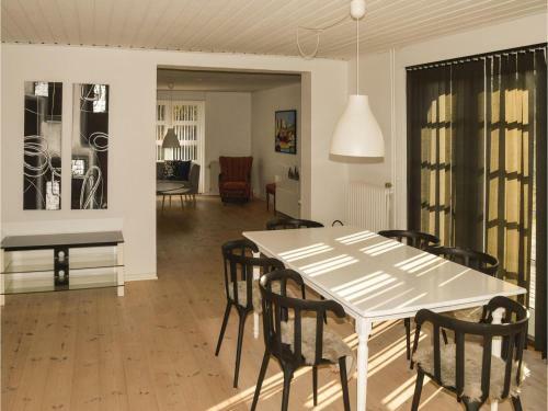 Three-bedroom Holiday Home In Strandby