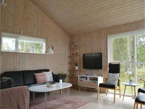 Three-bedroom Holiday Home In Albak
