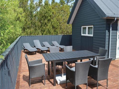 Three-bedroom Holiday Home In Albak