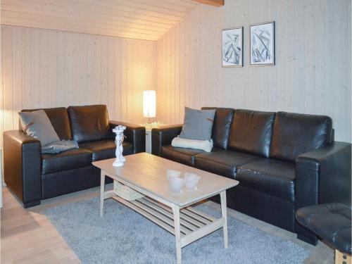 Three-bedroom Holiday Home In Albak