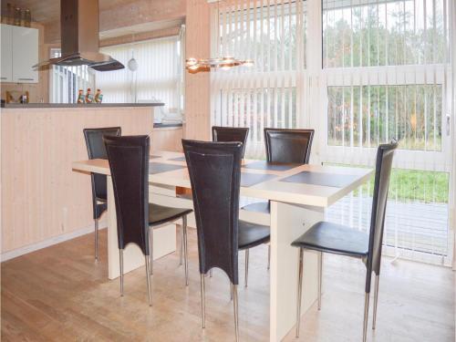 Three-bedroom Holiday Home In Albak