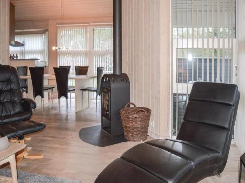 Three-bedroom Holiday Home In Albak