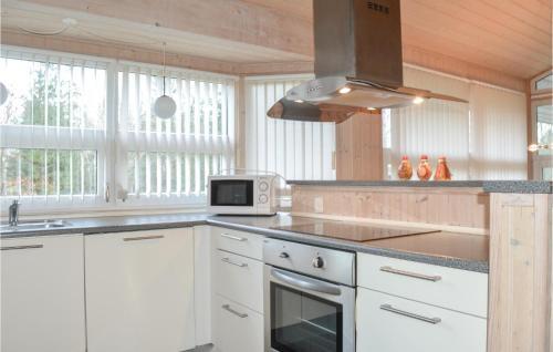 Three-bedroom Holiday Home In Albak