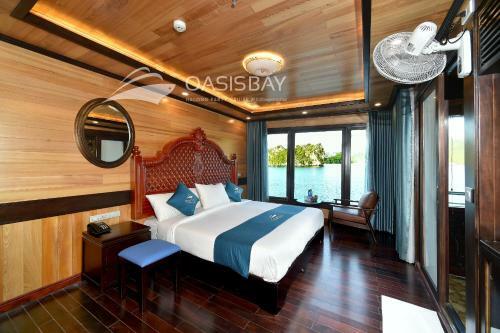 Oasis Bay Party Cruise