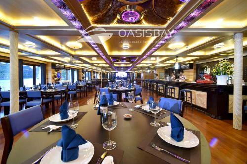 Oasis Bay Party Cruise