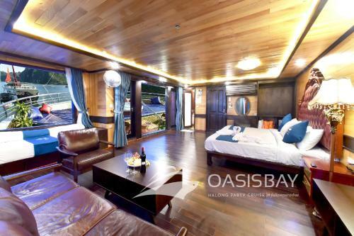 Oasis Bay Party Cruise