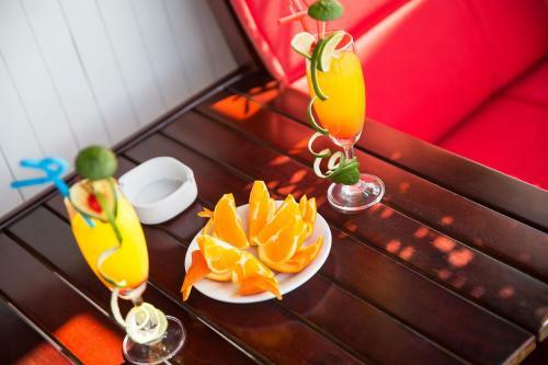 Garden Bay Luxury Cruise