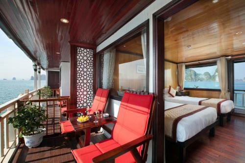 Garden Bay Luxury Cruise