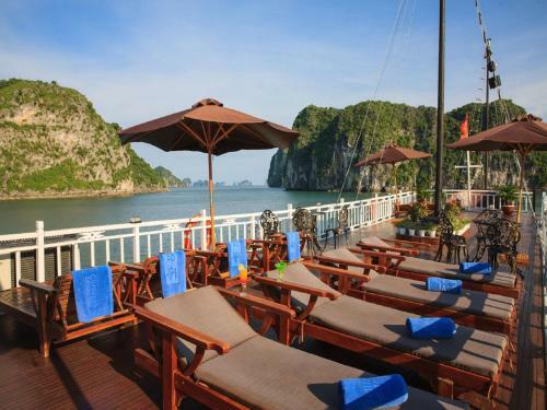 Garden Bay Luxury Cruise
