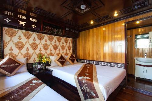 Golden Star Cruise