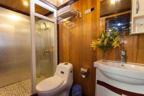Golden Star Cruise