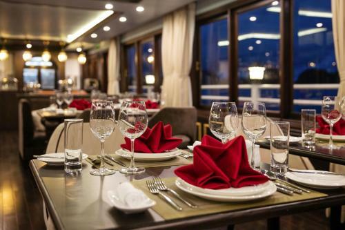 Halong Athena Cruise