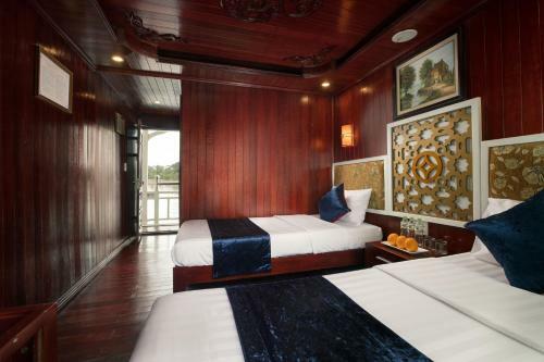Rosa Boutique Cruise