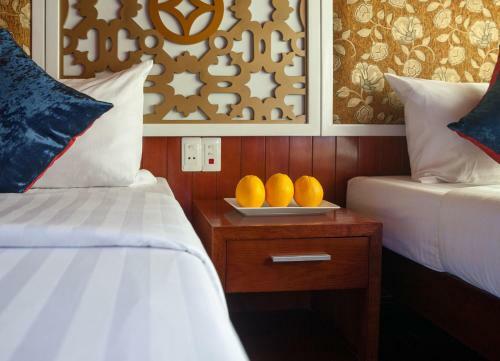 Rosa Boutique Cruise