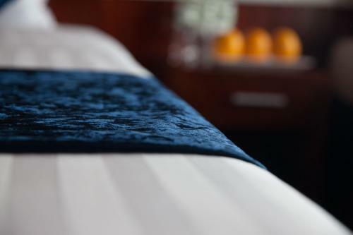 Rosa Boutique Cruise