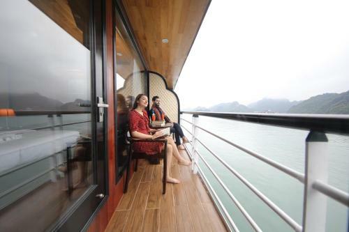 Halong Serenity Cruises