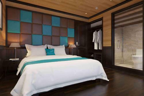Halong Serenity Cruises