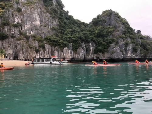 Halong Serenity Cruises