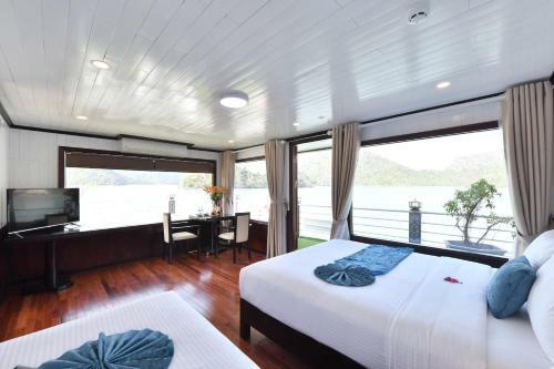 Halong Sapphire Cruise