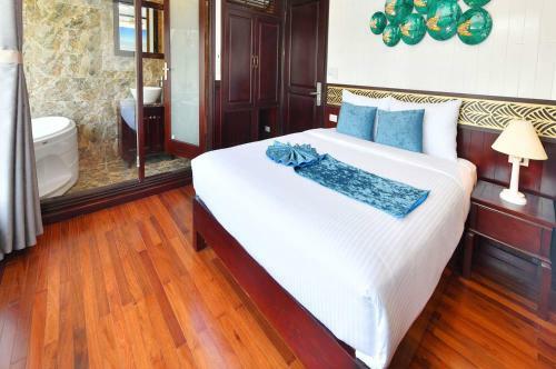 Halong Sapphire Cruise