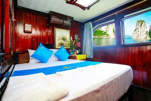 Sunlight Boutique Cruise
