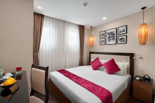 Golden Moon Suite Hotel