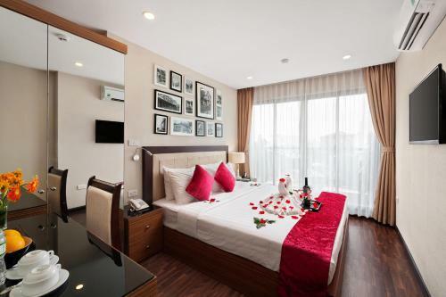 Golden Moon Suite Hotel