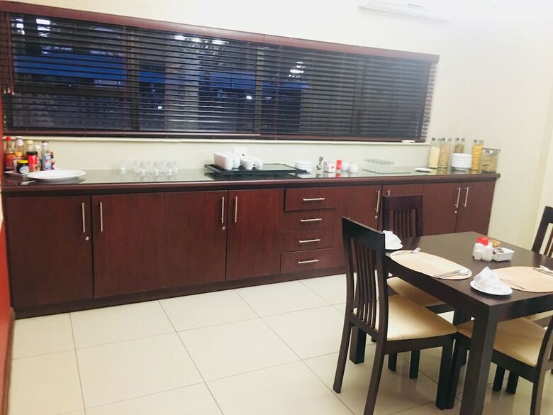 Hostal Belmont Guesthouse