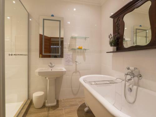 Madison Manor Boutique Hotel