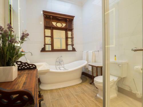 Madison Manor Boutique Hotel