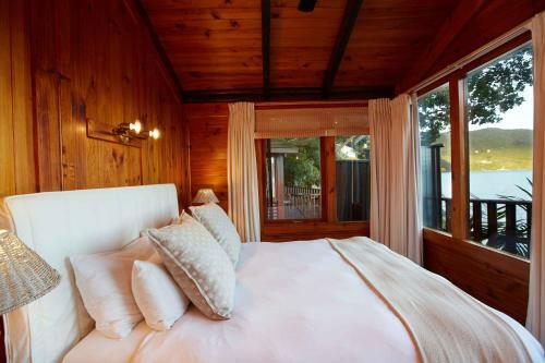Hotel Under Milkwood Resort