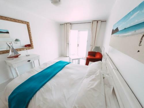 Hostal 114 On Main Beach House