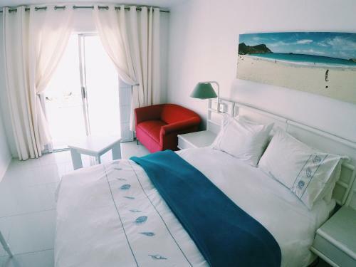 Hostal 114 On Main Beach House
