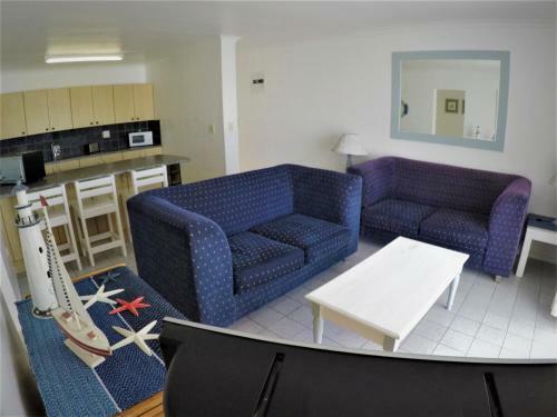 Hostal 114 On Main Beach House