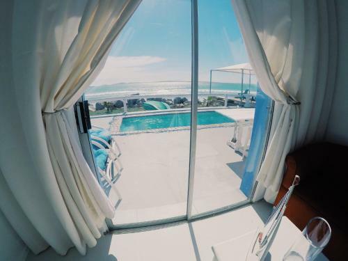 Hostal 114 On Main Beach House