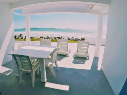 Hostal 114 On Main Beach House