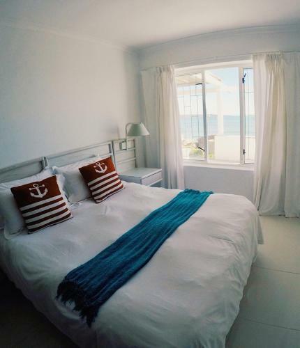 Hostal 114 On Main Beach House