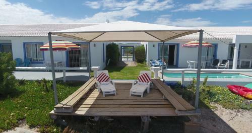 Hostal 114 On Main Beach House