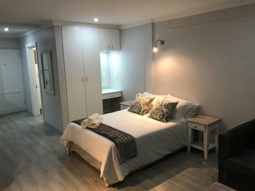 3a Port St Francis Studio Apartment