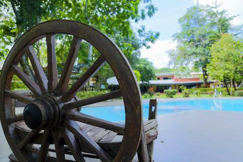 Hotel Miridiya Lake Resort