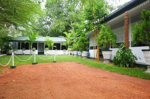 Hostal Levi's Tourist ? Anuradhapura