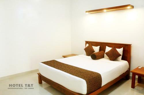 Hotel T & T
